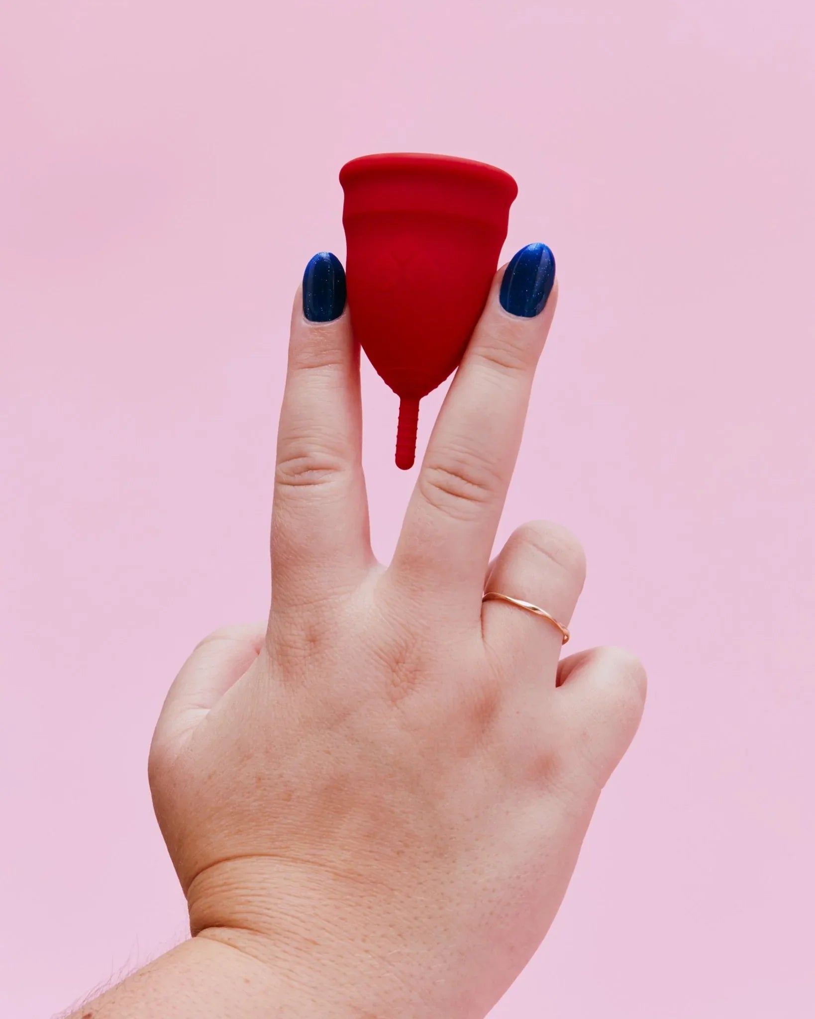 the-female-company-menstruationstasse-medizinisches-silikon-24-ml image 3