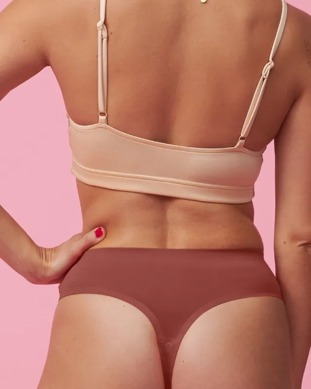 the-female-company-seamless-medium-tanga-period-panty-mit-fluid-protection-maroo image 1