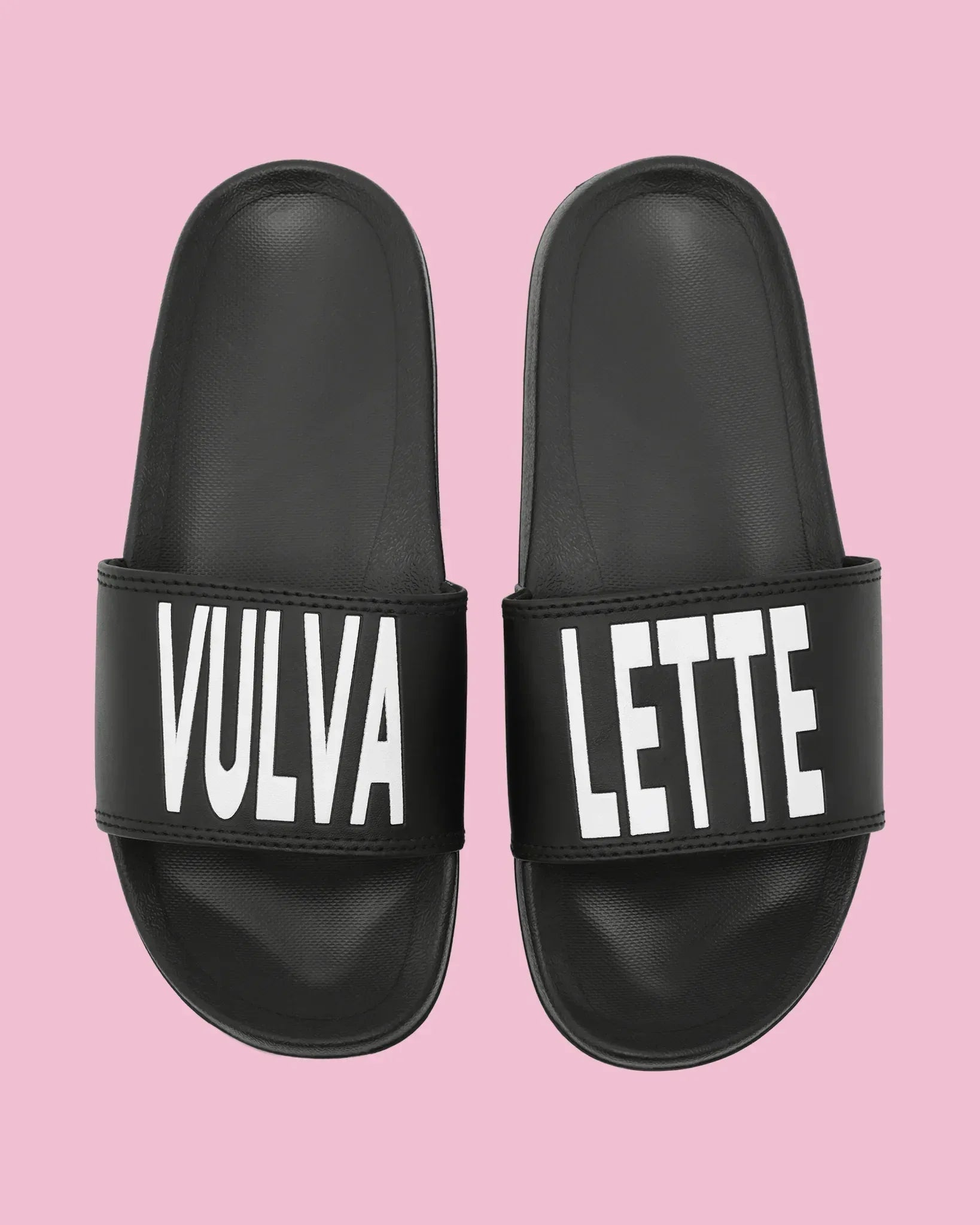 the-female-company-vulvaletten-badeschuhe-accessoire-im-original-comeback-in-sch image 2