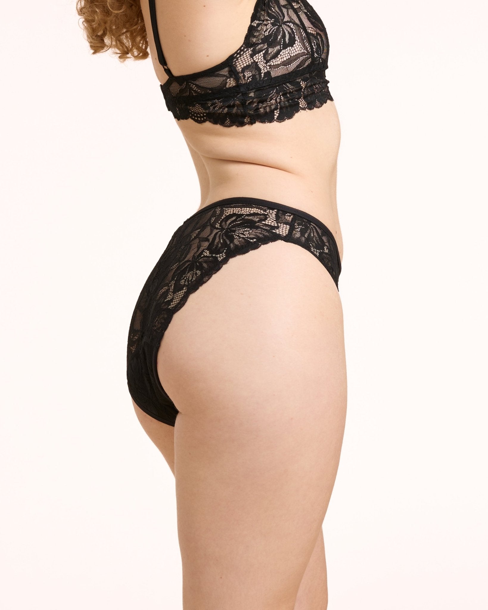 the-female-company-extra-strong-slip-lace-period-panty-schwarz image 6