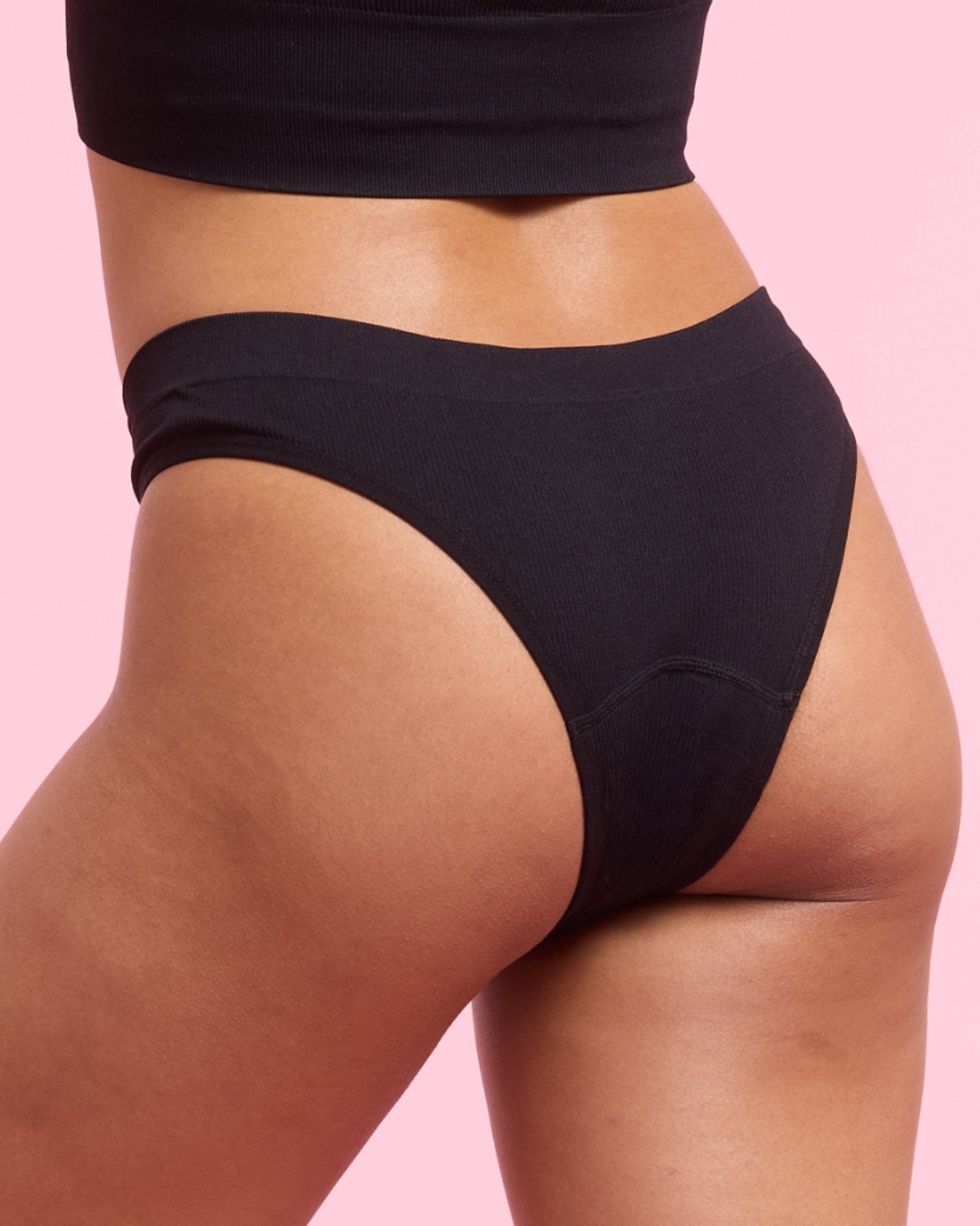 the-female-company-light-brazilian-seamless-ripp-period-panty-schwarz image 3