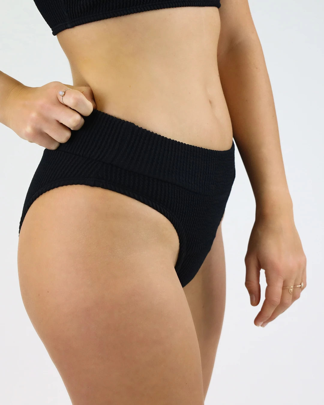 mylily-perioden-bikinihose-basic-slip-crinkle-schwarz-perioden-bademode image 5