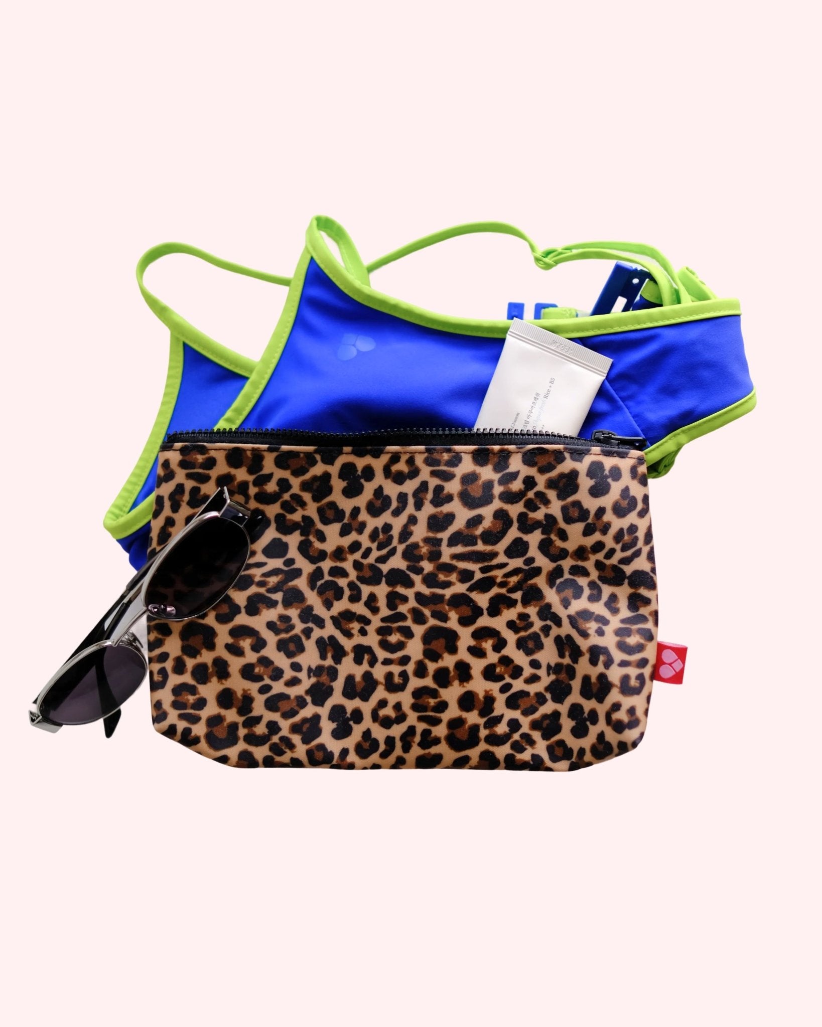 the-female-company-zip-bag-wetbag-wasserabweisende-alltags-und-reisetasche image 2