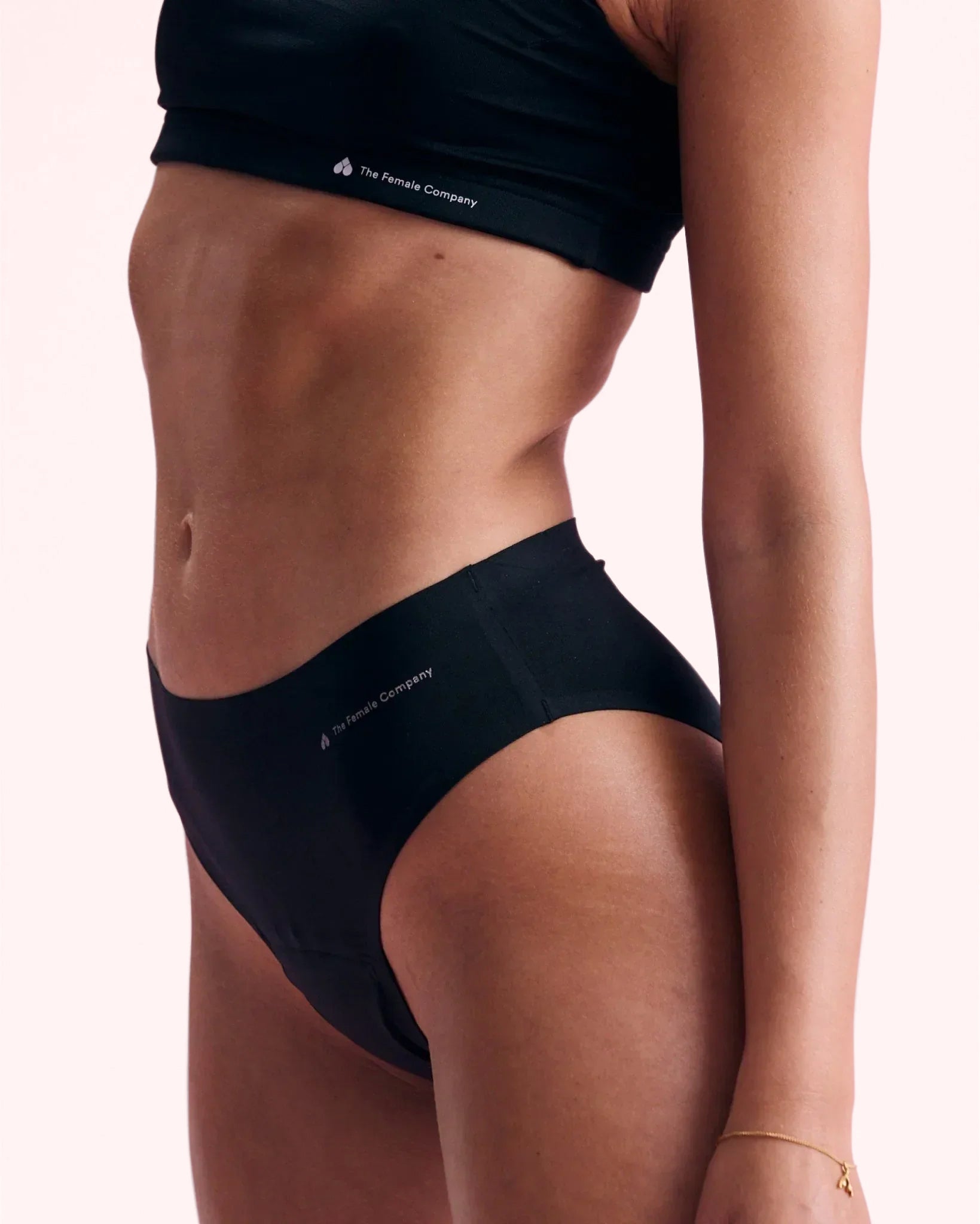the-female-company-rundum-sorglos-bundle-sleep-shorts-mit-night-protect-slip-2-0 image 8