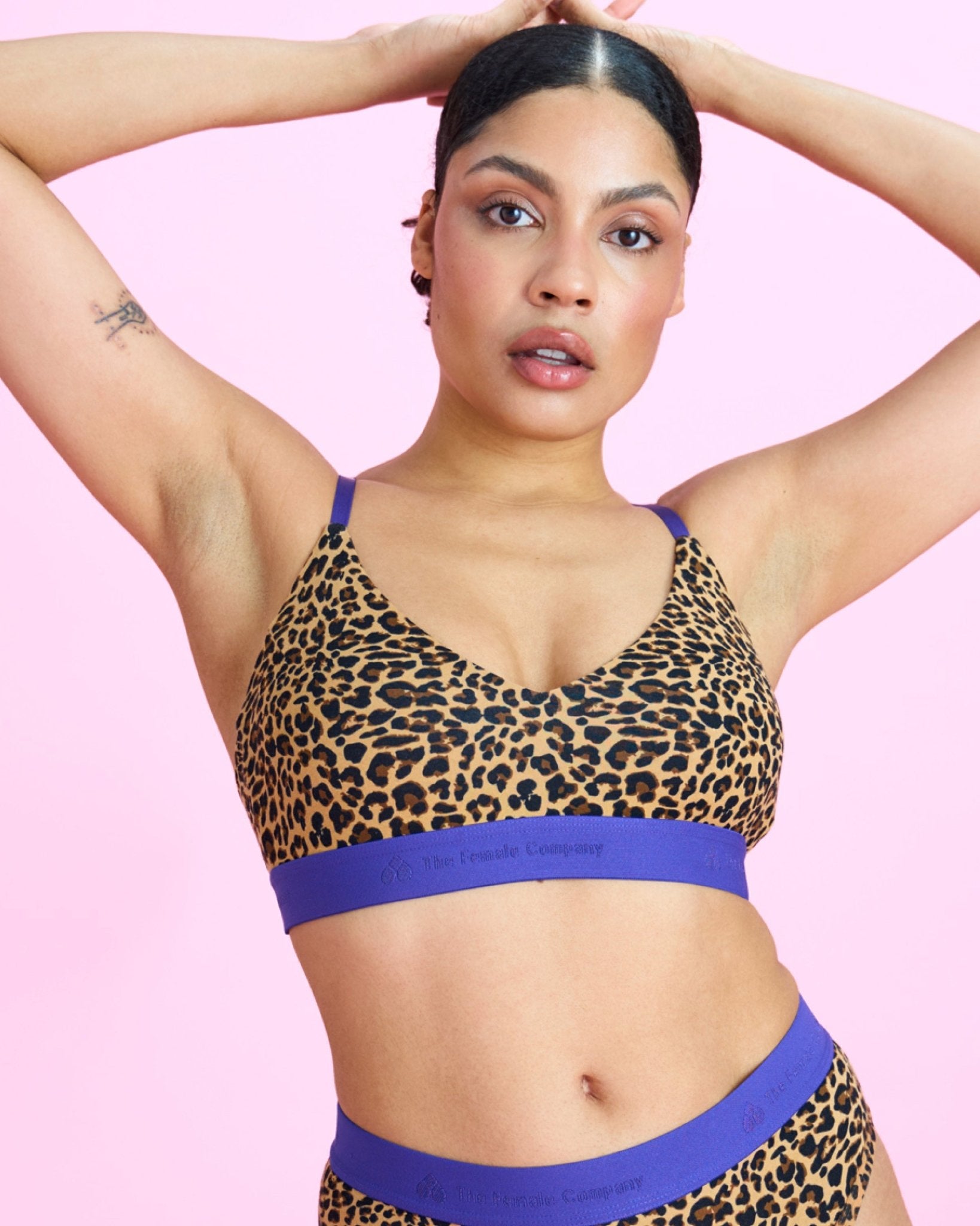 the-female-company-bralette-v-shape-leo-print-mit-verstellbarem-verschluss image 3