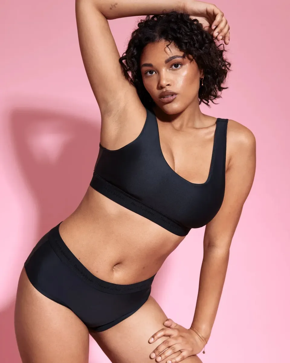 the-female-company-set-perioden-bikini-hipster-performance-bikinitop image 1