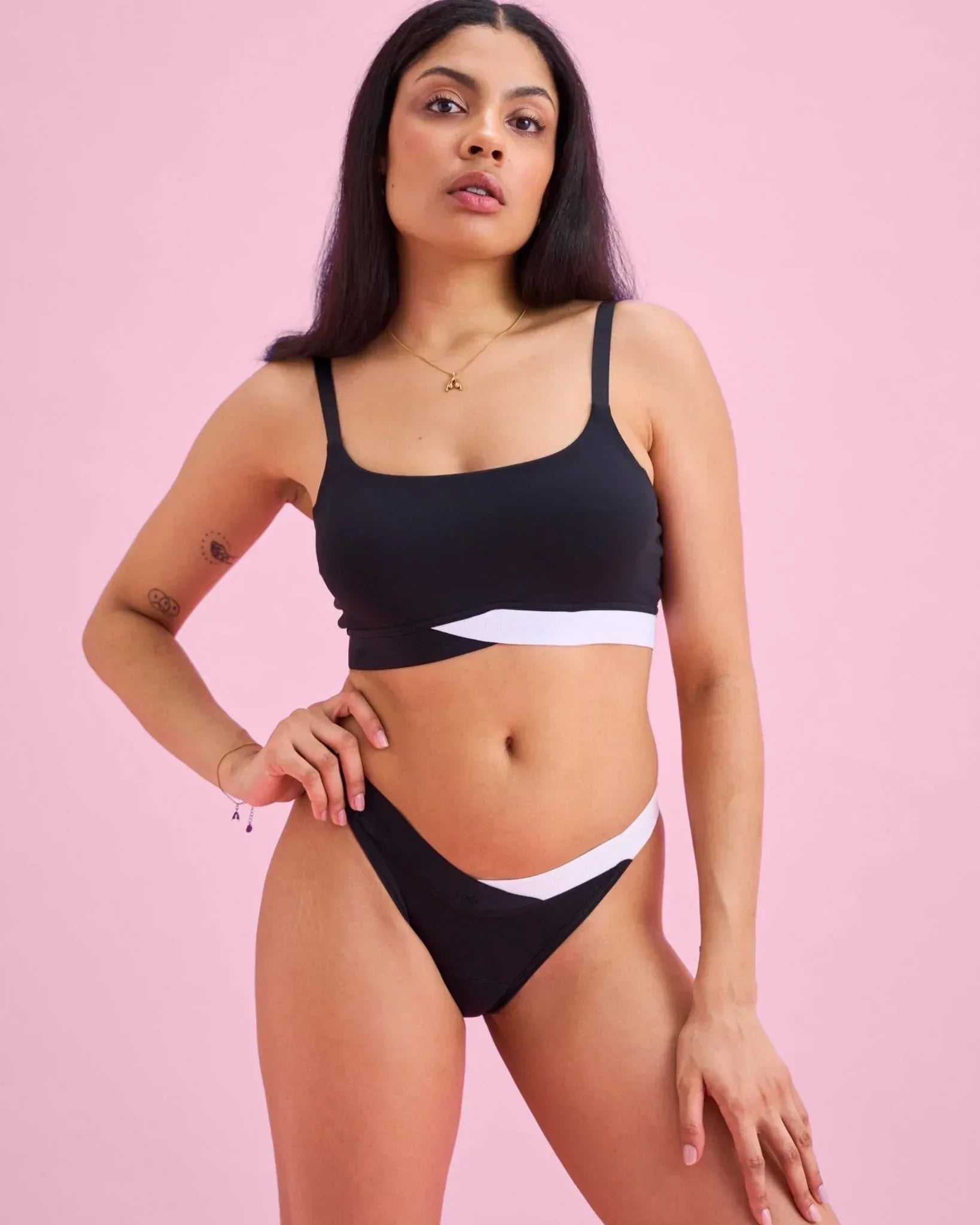 the-female-company-ultra-strong-period-panty-slip-v-cut-black-white-edition image 7