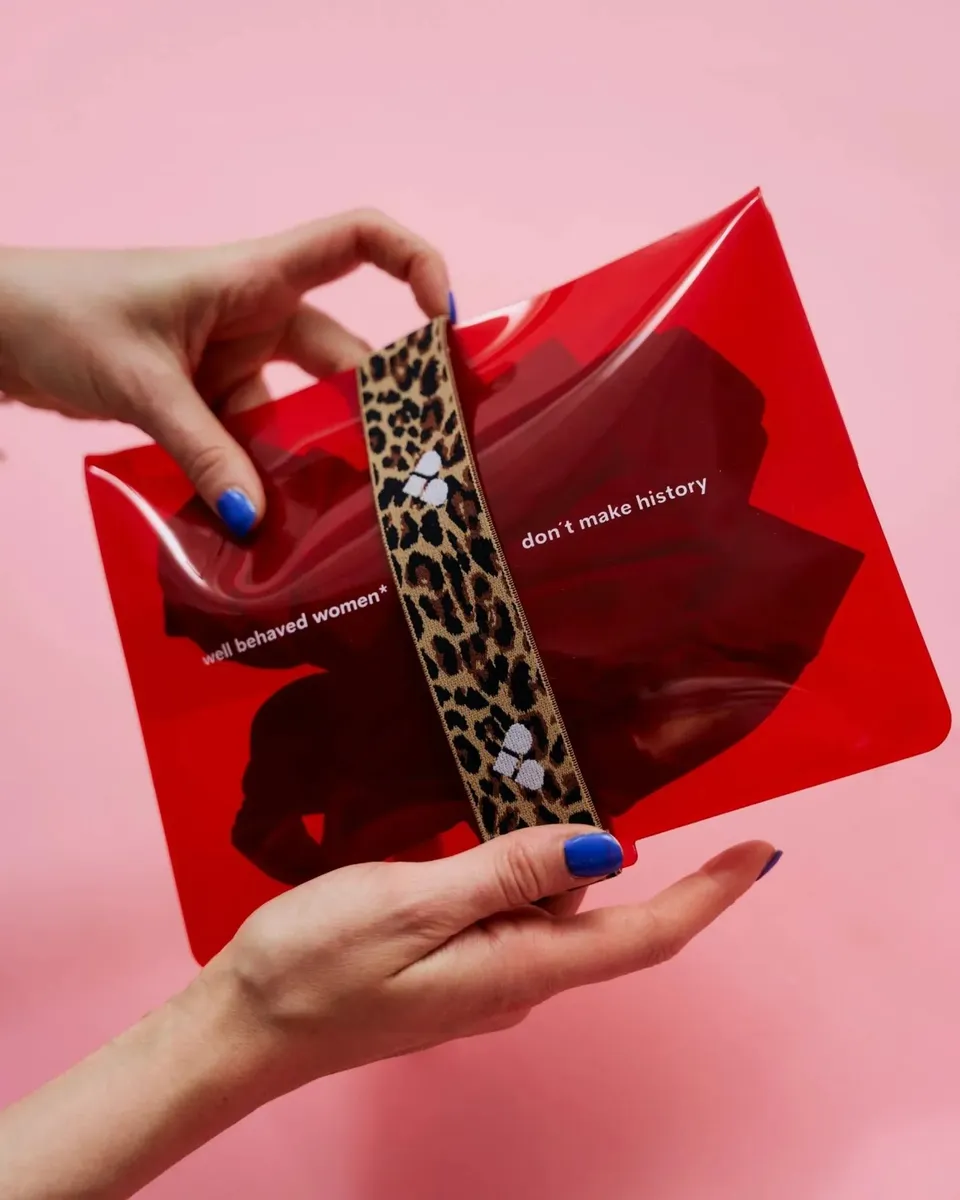 the-female-company-wetbag-red-leo-wasserdichte-tasche-f-r-period-pantys image 1