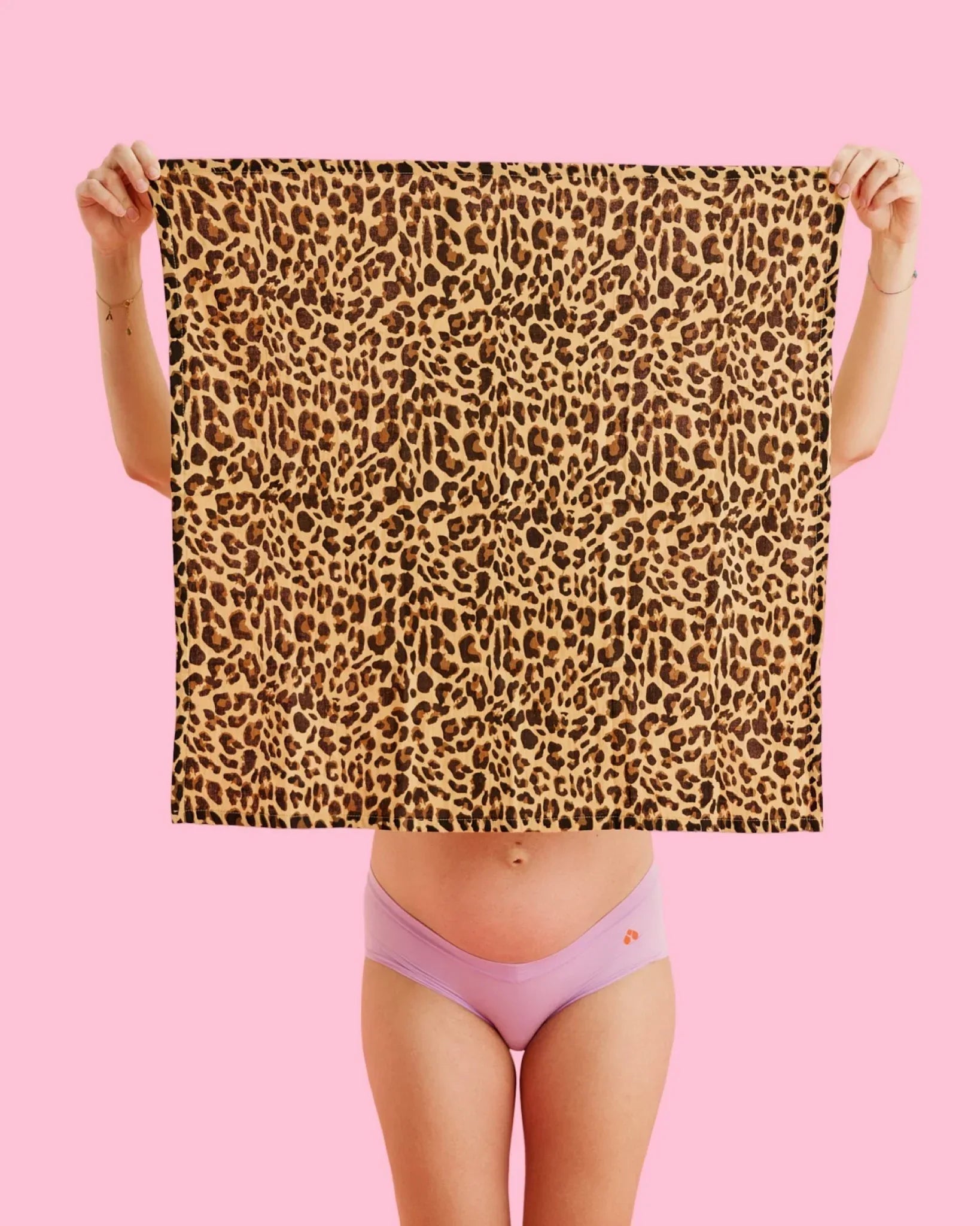 the-female-company-stilltuch-leo-musselin image 4