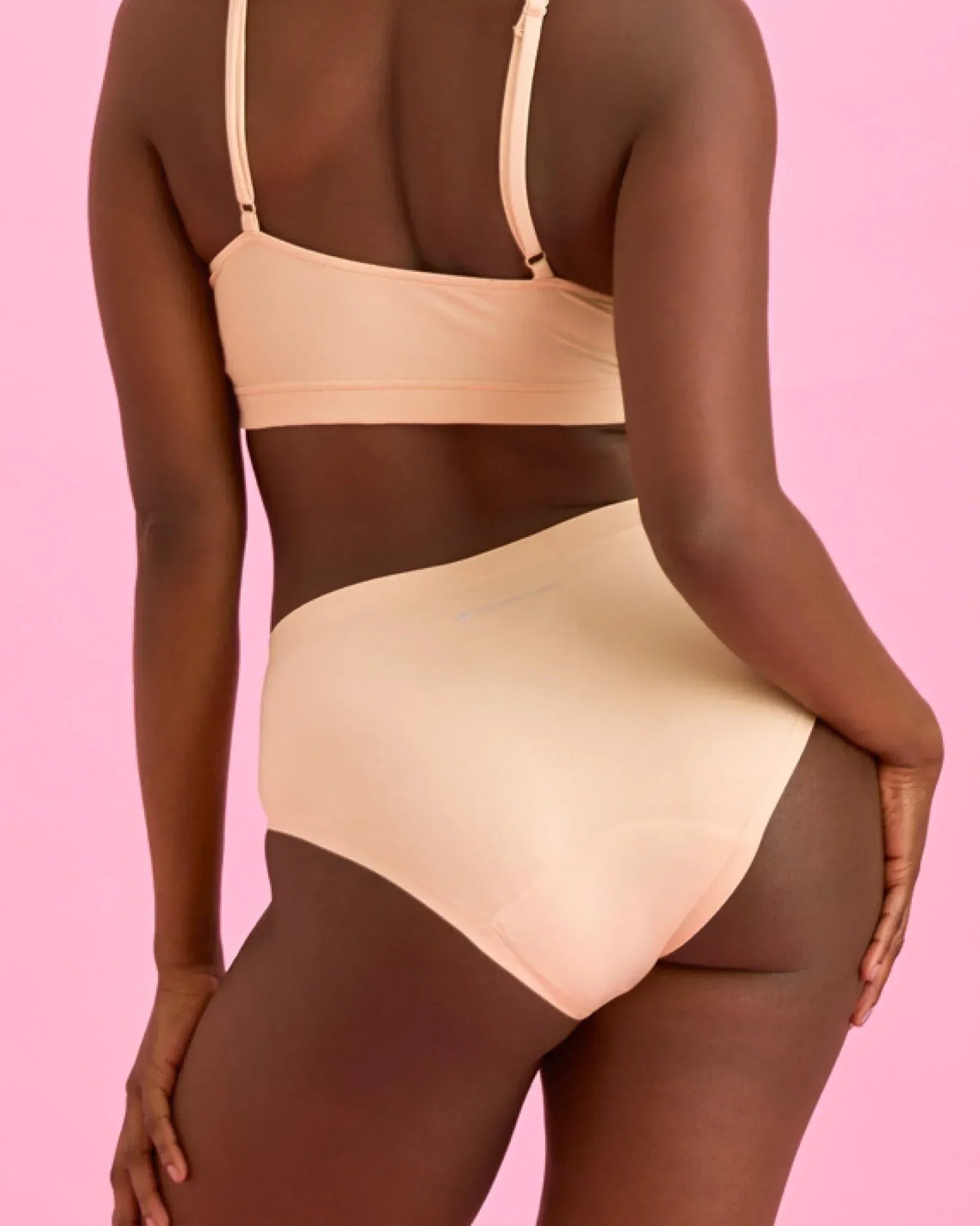 the-female-company-seamless-extra-strong-hipster-period-panty-mit-flexi-technolo image 2