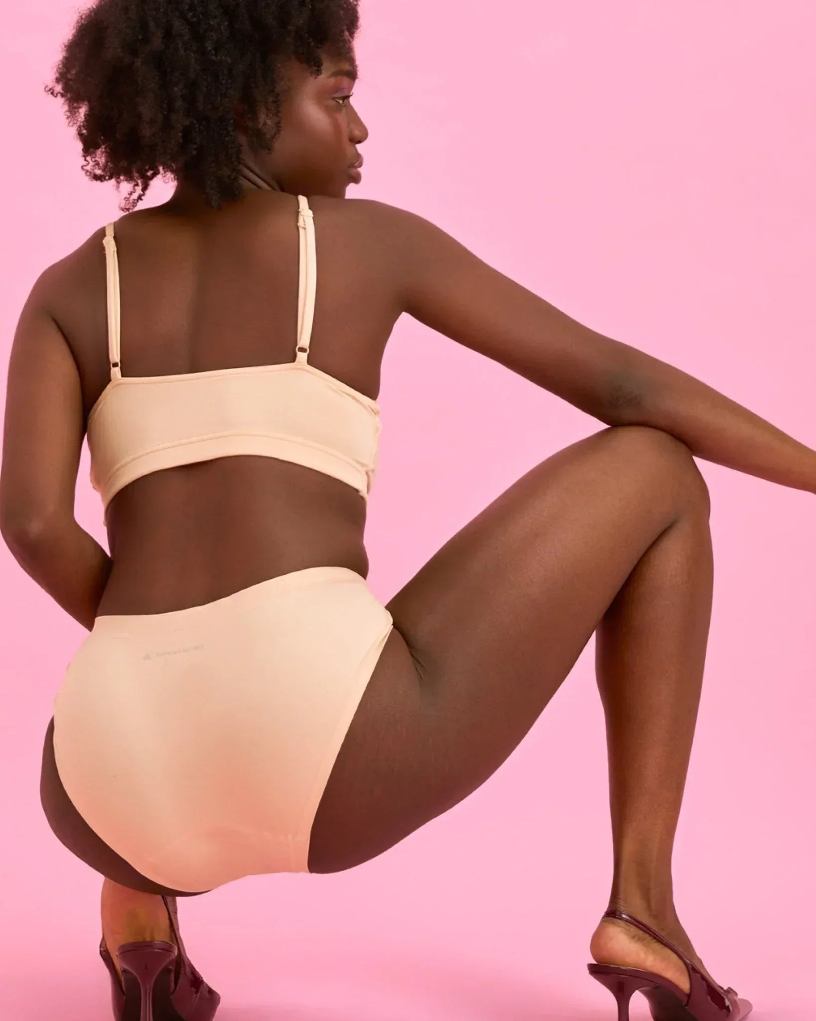 the-female-company-seamless-extra-strong-hipster-period-panty-mit-flexi-technolo image 4