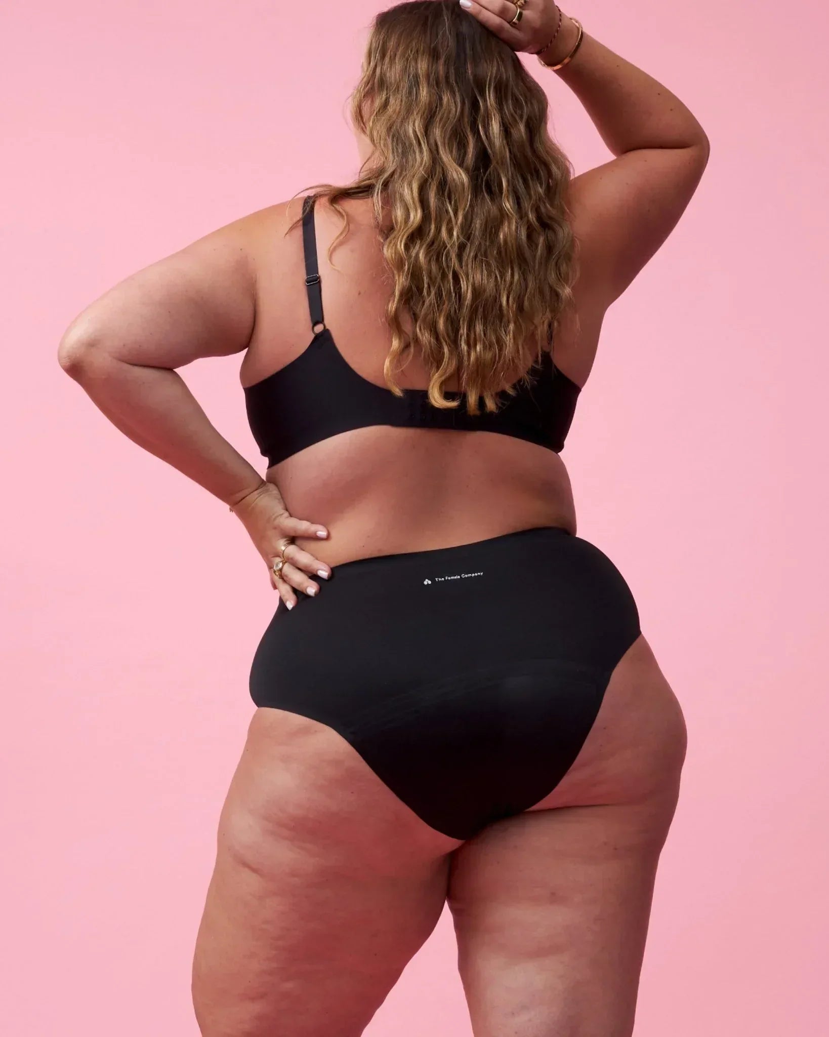 the-female-company-ultra-strong-high-waist-periodenslip-seamless-curve-schwarz image 2
