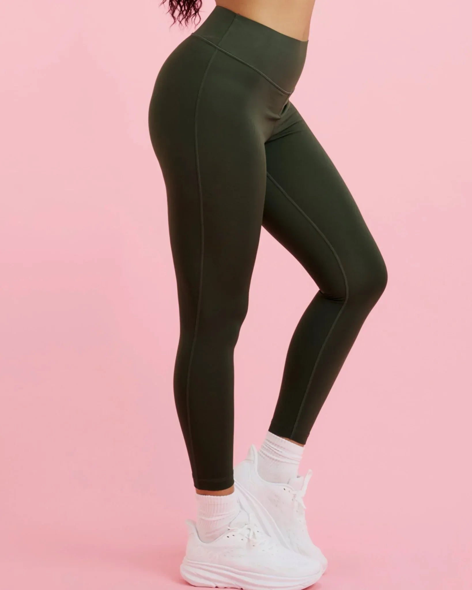 the-female-company-period-sportleggings-active-medium-saugst-rke-panty-in-pants- image 6