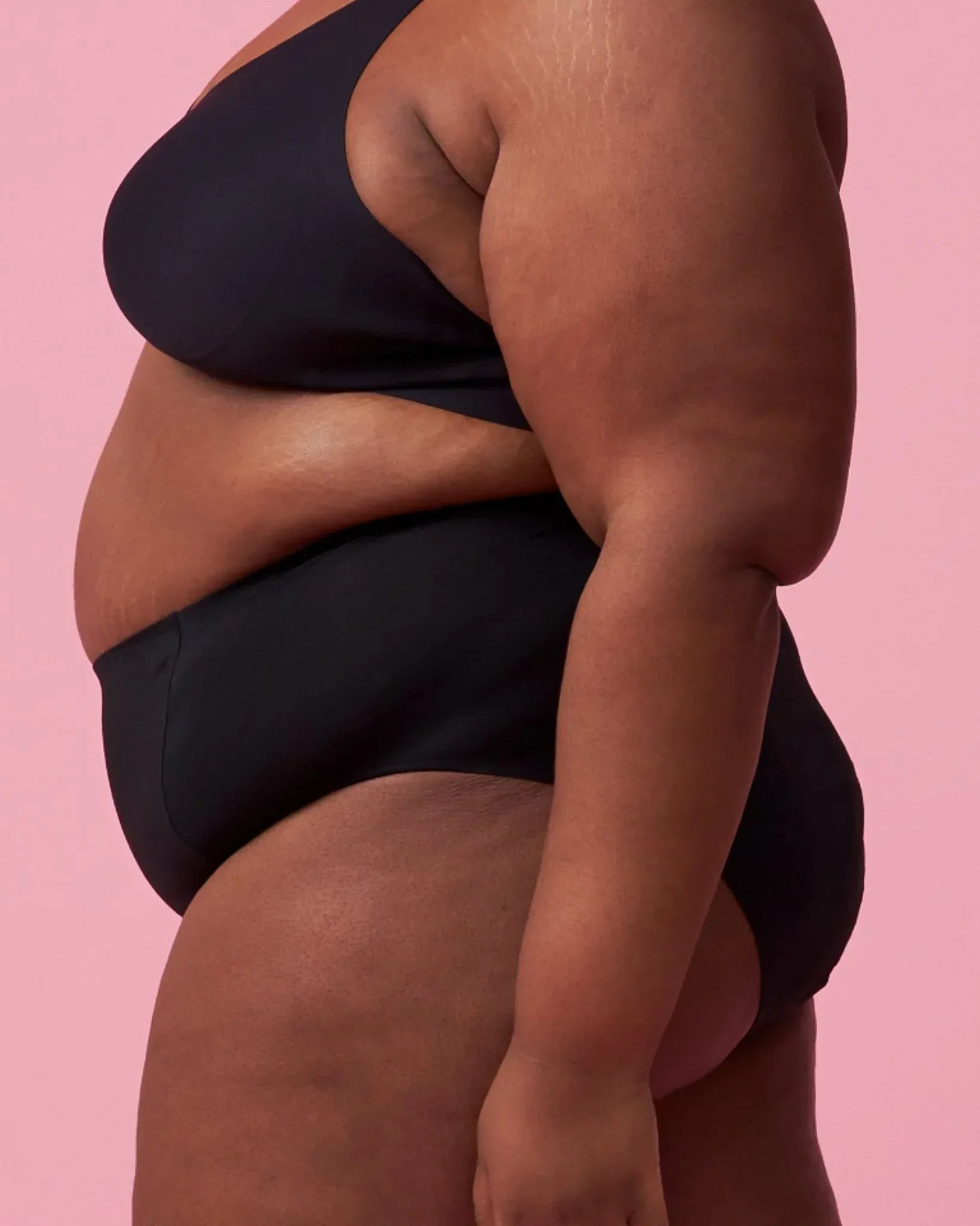 the-female-company-ultra-strong-high-waist-periodenslip-seamless-curve-schwarz image 4