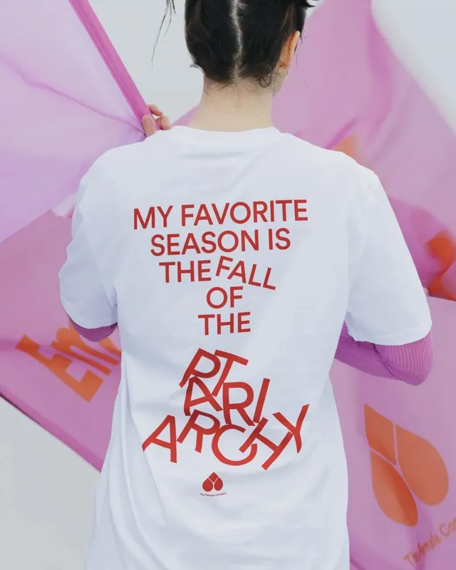 the-female-company-fall-of-the-patriarchy-t-shirt-limitiertes-statement-shirt image 1