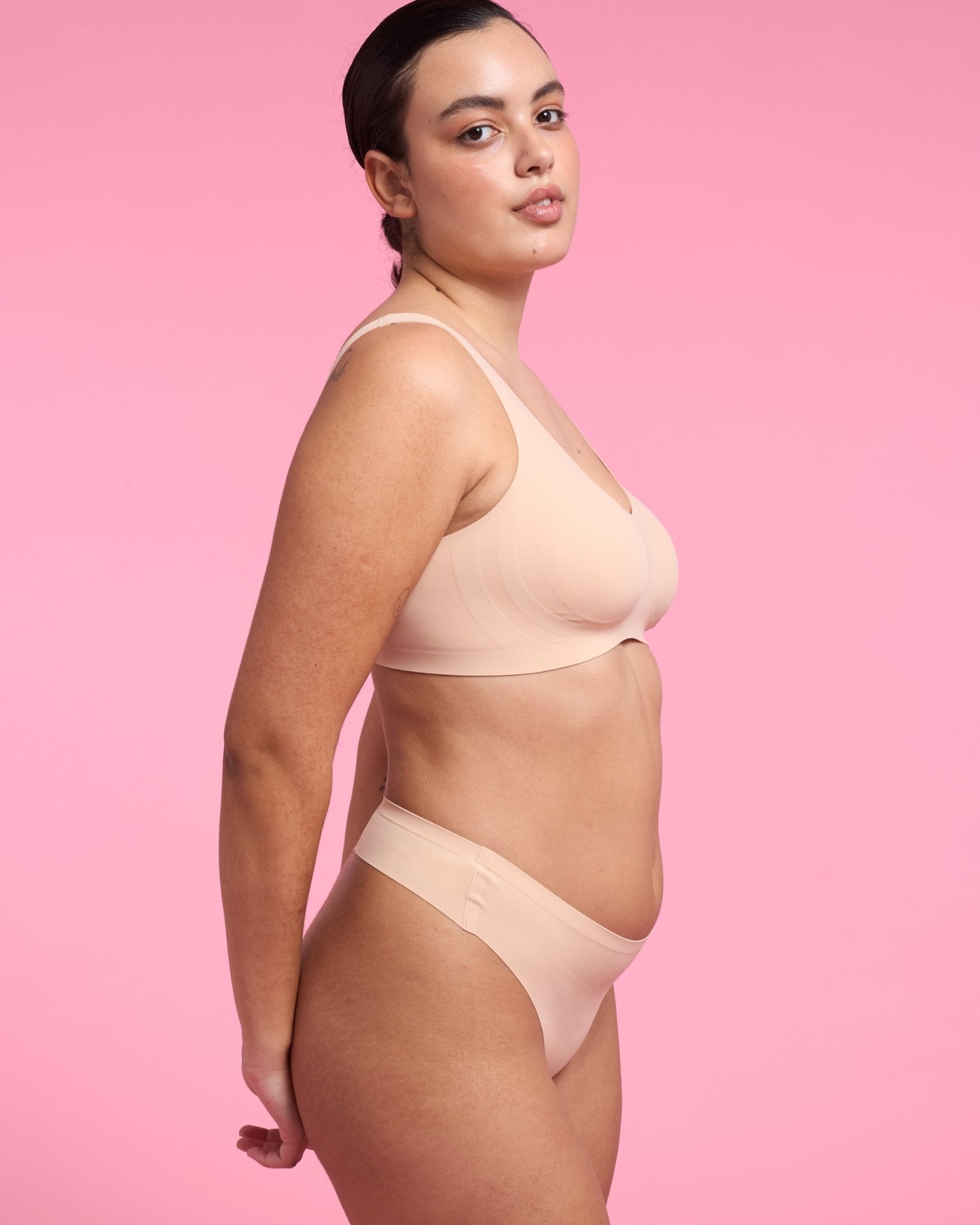 the-female-company-seamless-comfort-set-tanga-bralette-b-gelfrei-mit-herausnehmb image 5