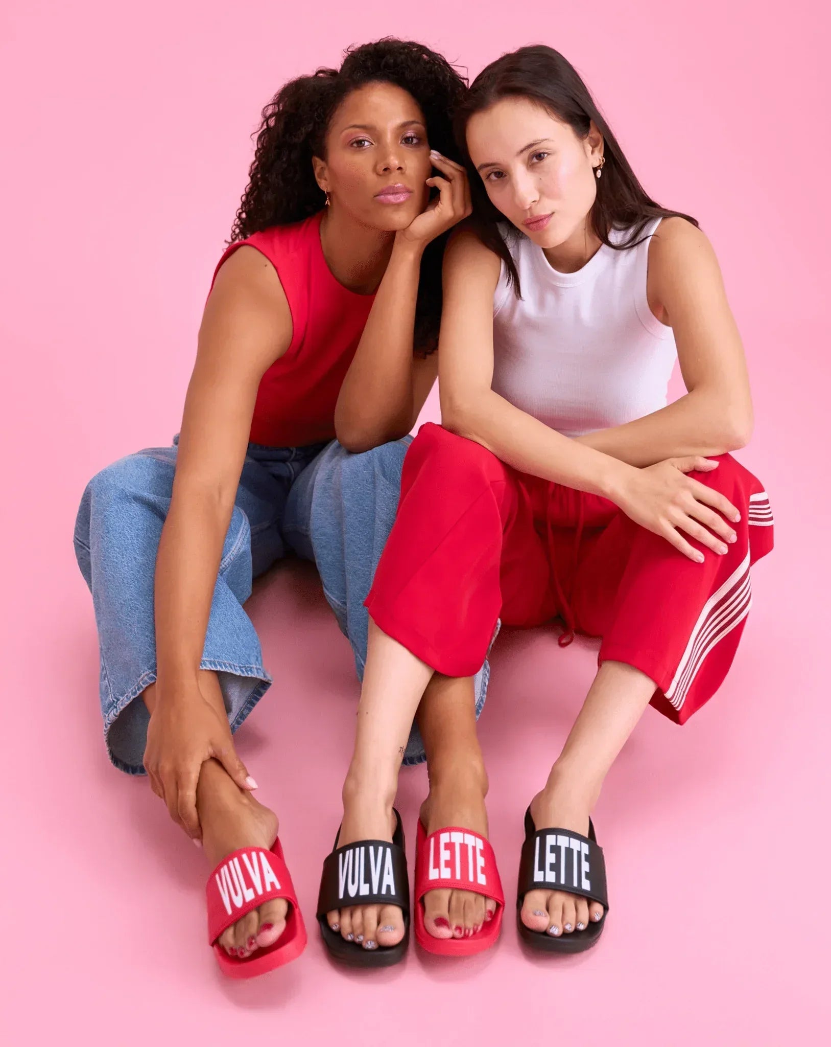 the-female-company-vulvaletten-badeschuhe-accessoire-im-original-comeback-in-sch image 7