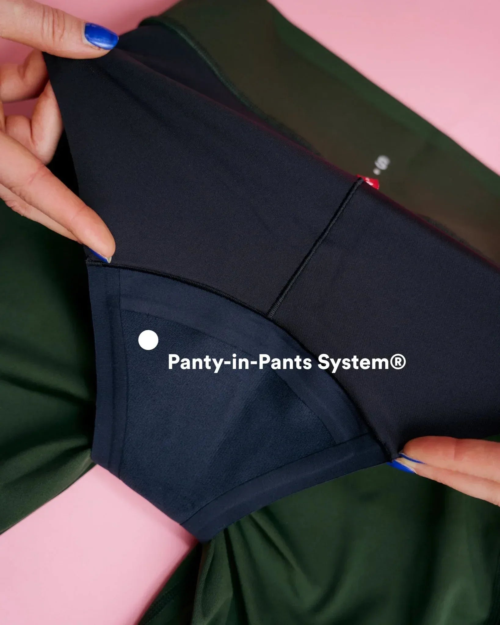 the-female-company-period-sportleggings-active-medium-saugst-rke-panty-in-pants- image 7