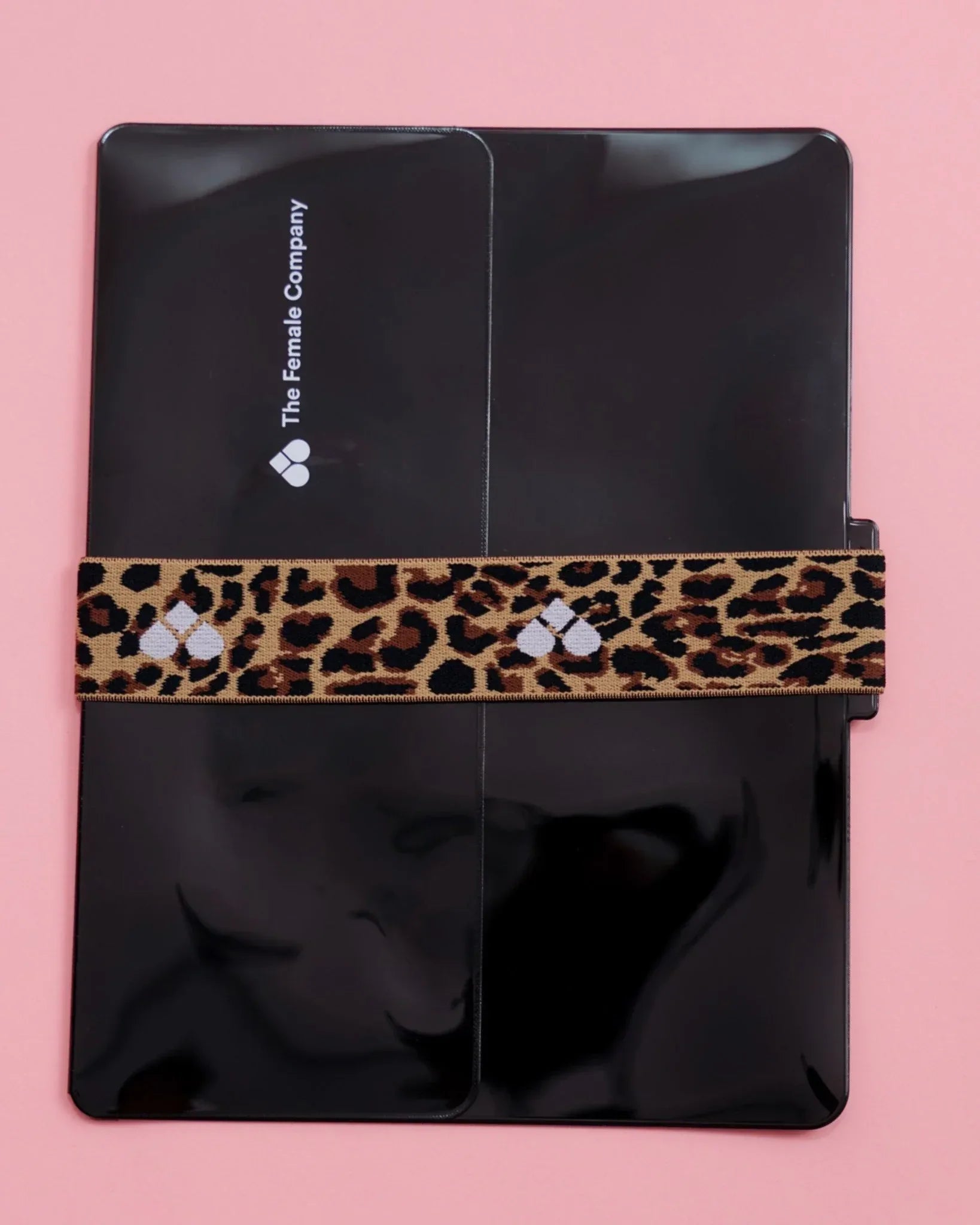 the-female-company-wetbag-black-leo-aufbewahrungstasche-f-r-period-pantys image 1