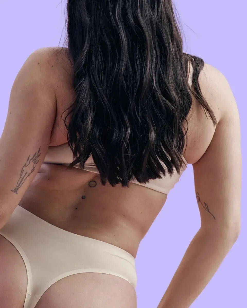 the-female-company-daysics-tanga-light-seamless-offwhite-fluid-protection image 1