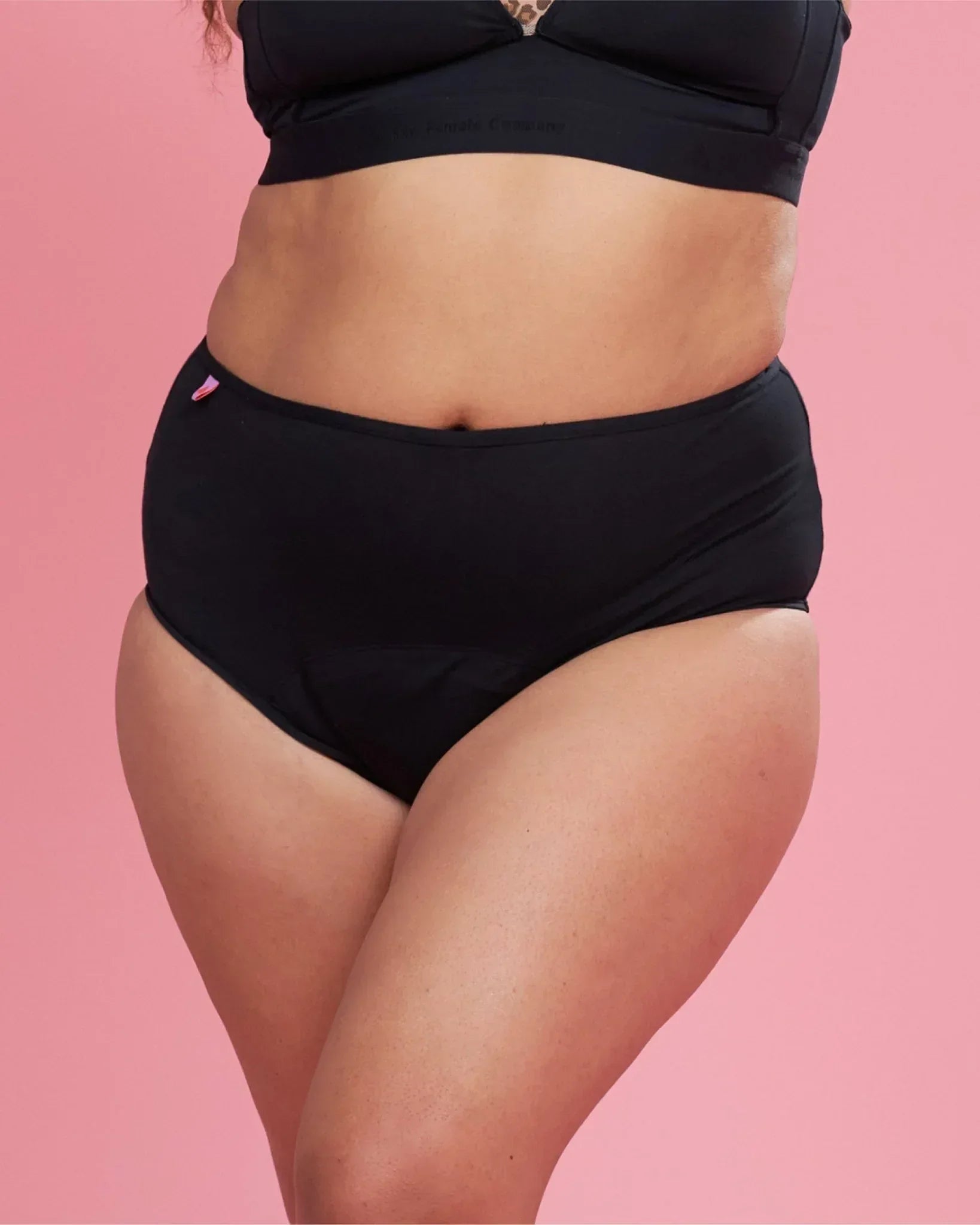 the-female-company-mammabox-after-birth-wochenbett-set-schwarz image 7