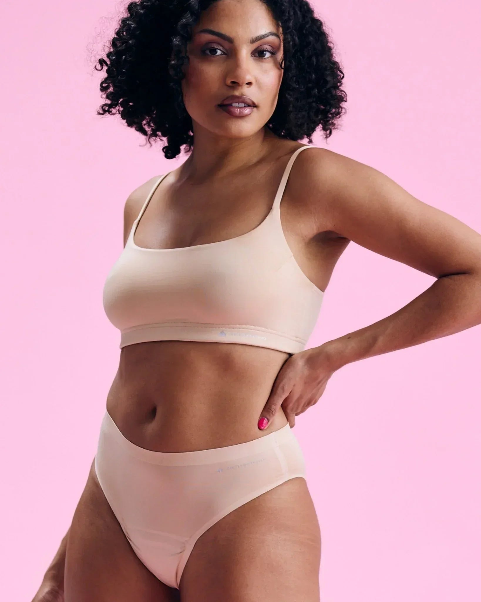 the-female-company-seamless-bralette-nahtloser-bustier-slip-mit-verstellbaren-tr image 3
