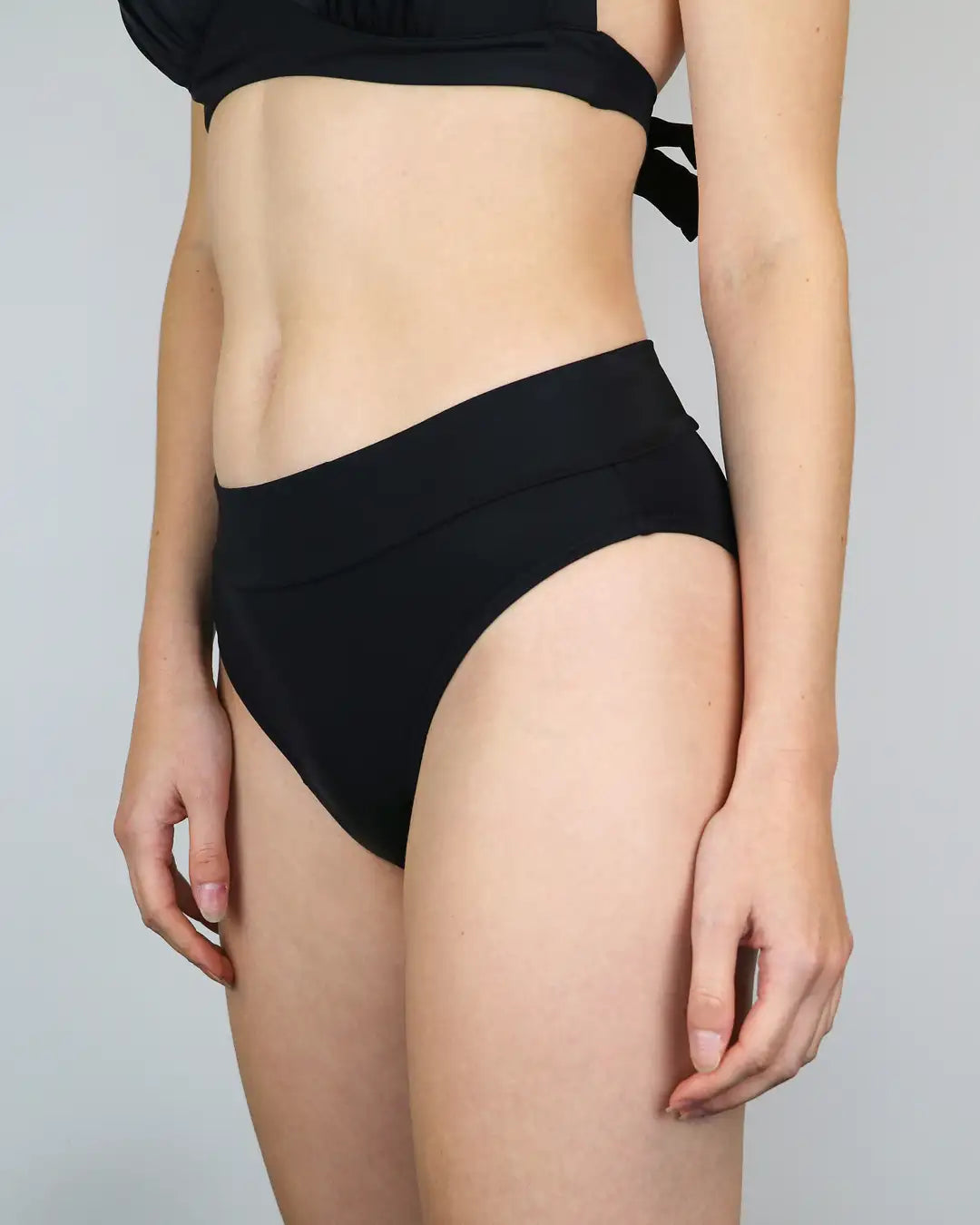 mylily-perioden-bikini-hose-basic-slip-periodenbademode-in-schwarz image 3