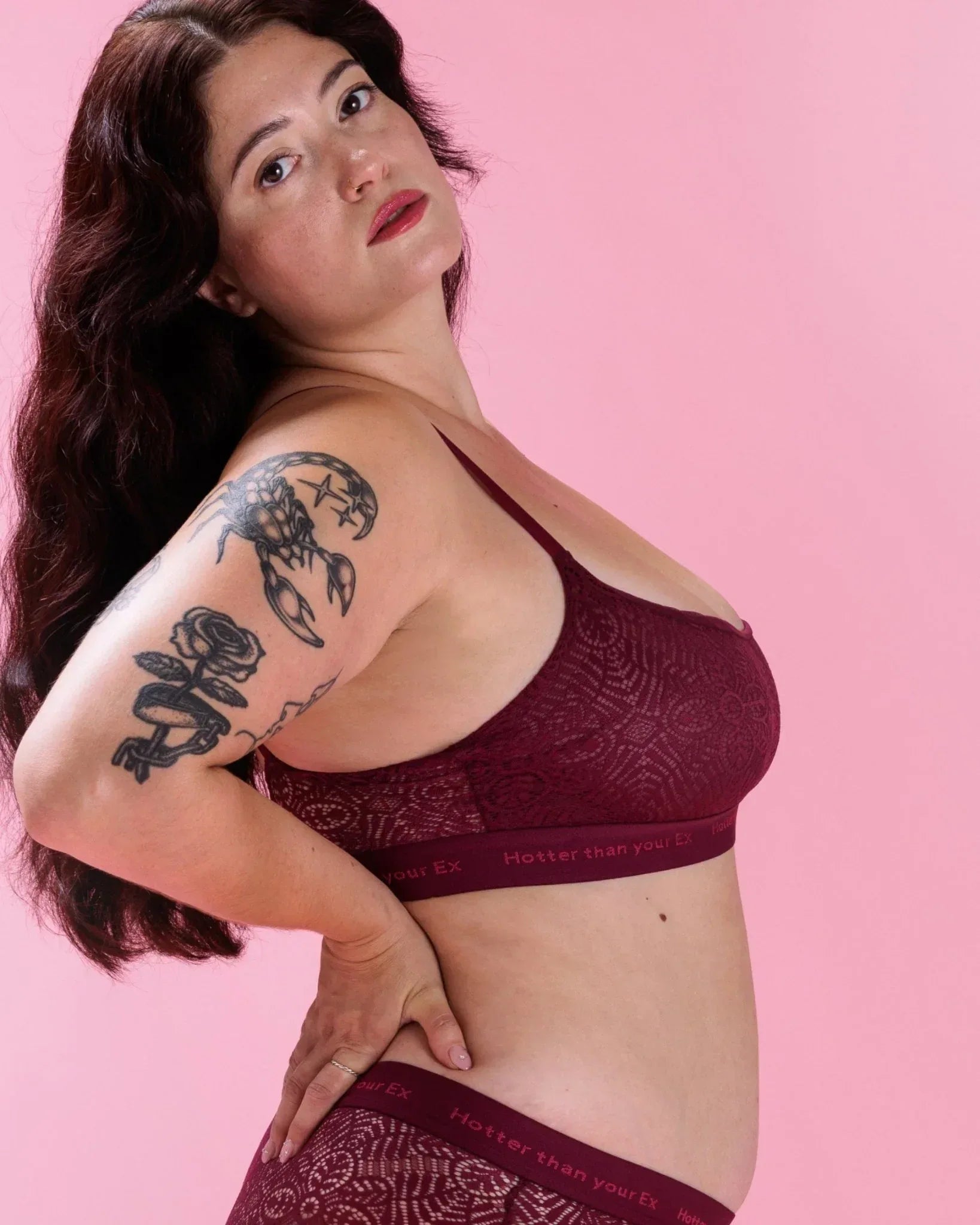 the-female-company-bralette-lace-b-gelfreier-spitzen-bh-in-magenta-purple image 4