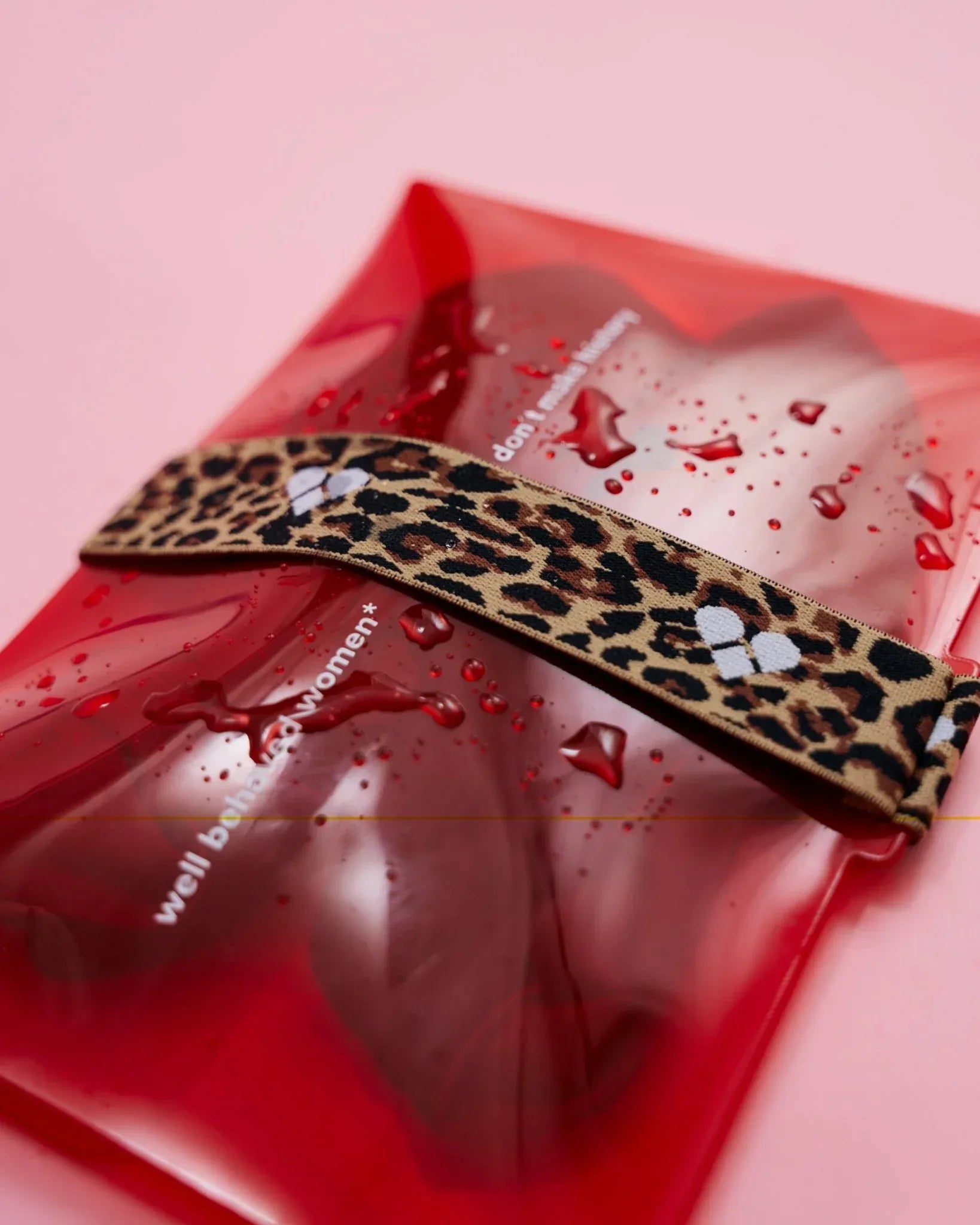 the-female-company-wetbag-red-leo-wasserdichte-tasche-f-r-period-pantys image 5