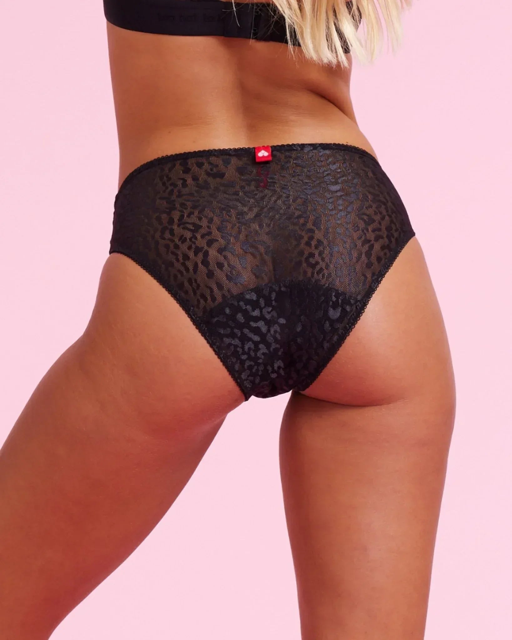the-female-company-ultra-strong-slip-luxury-mesh-periodenslip-in-leo-design-mit- image 3