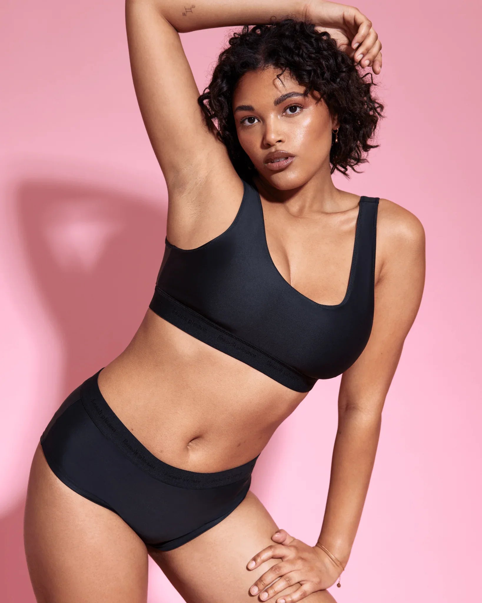 the-female-company-set-active-bikinitop-perioden-bademode-hipster image 6