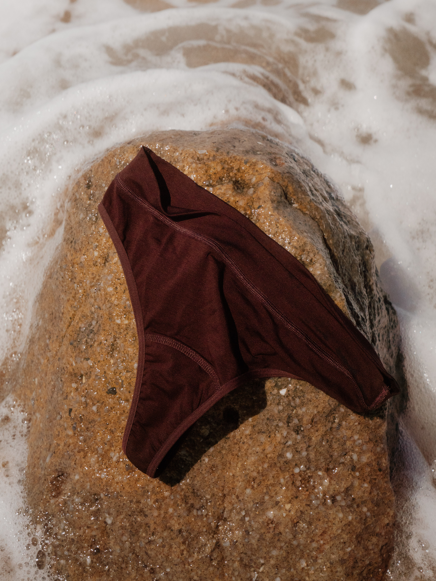 allmatters-classic-high-rise-thong-periodenslip-in-dark-plum image 7